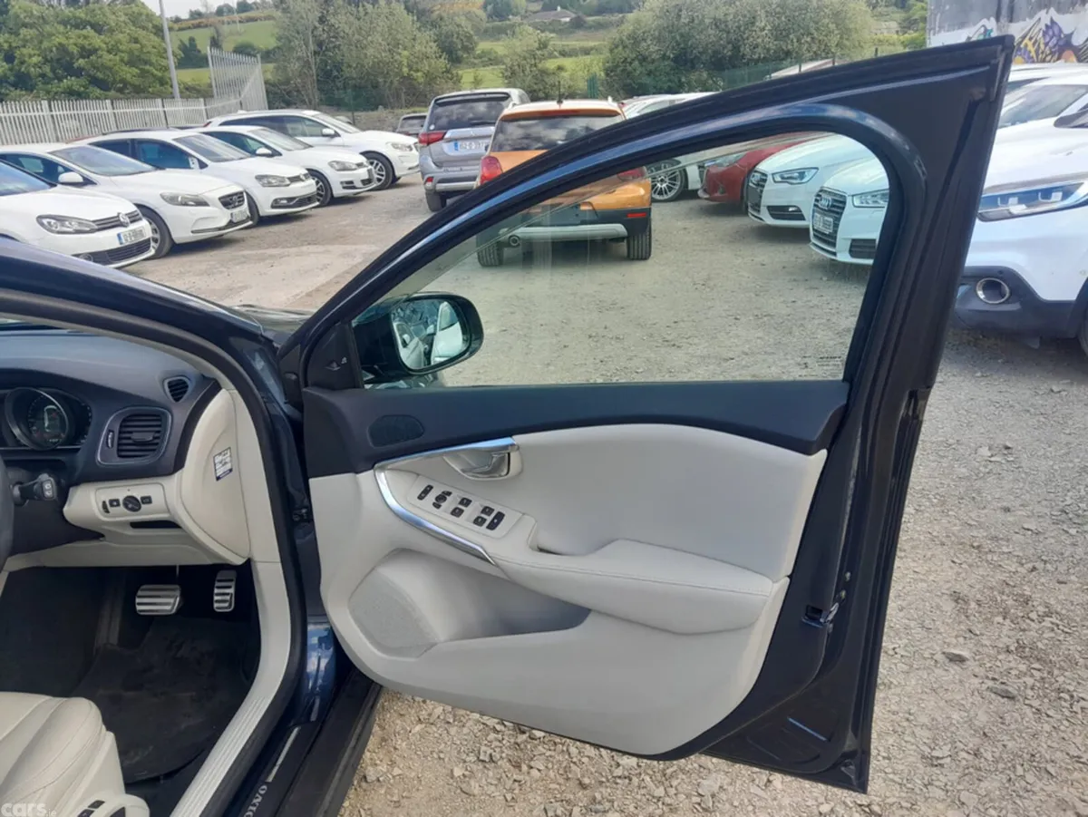Volvo V40 Hatchback, Diesel, 2017, Blue