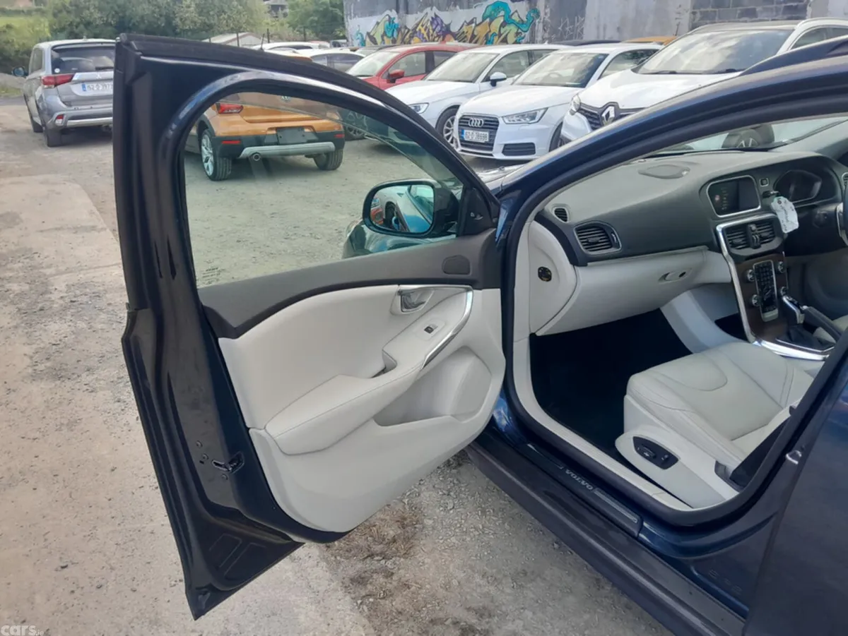 Volvo V40 Hatchback, Diesel, 2017, Blue