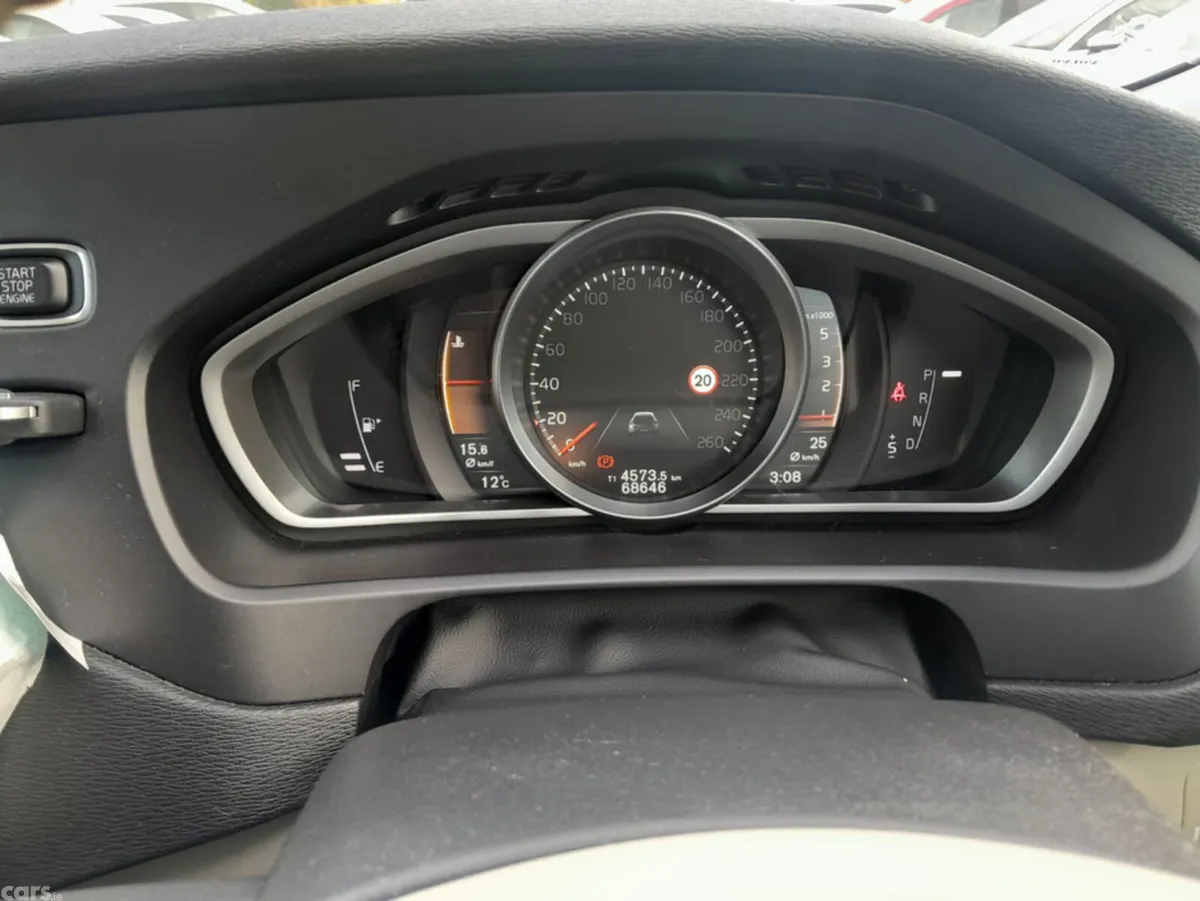 Volvo V40 Hatchback, Diesel, 2017, Blue