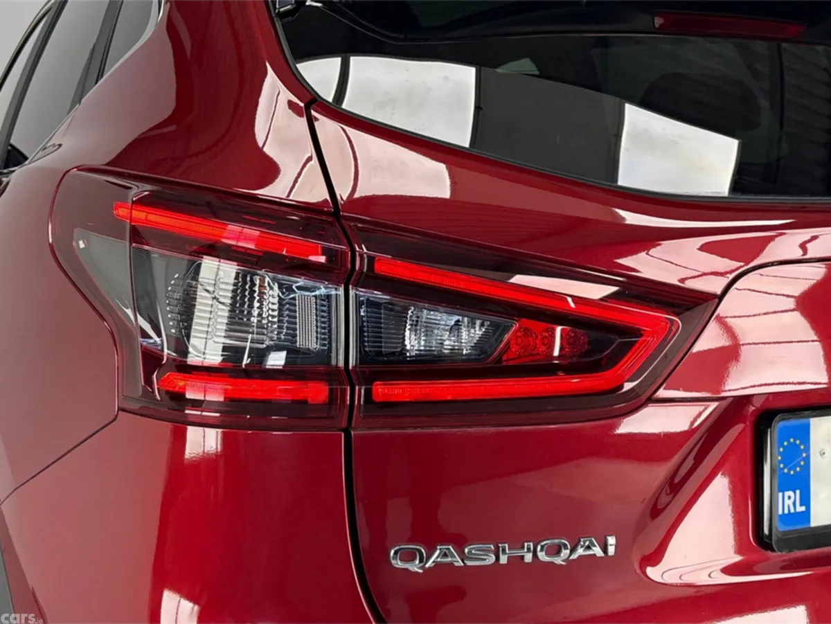 Nissan Qashqai MPV, Petrol, 2020, Red