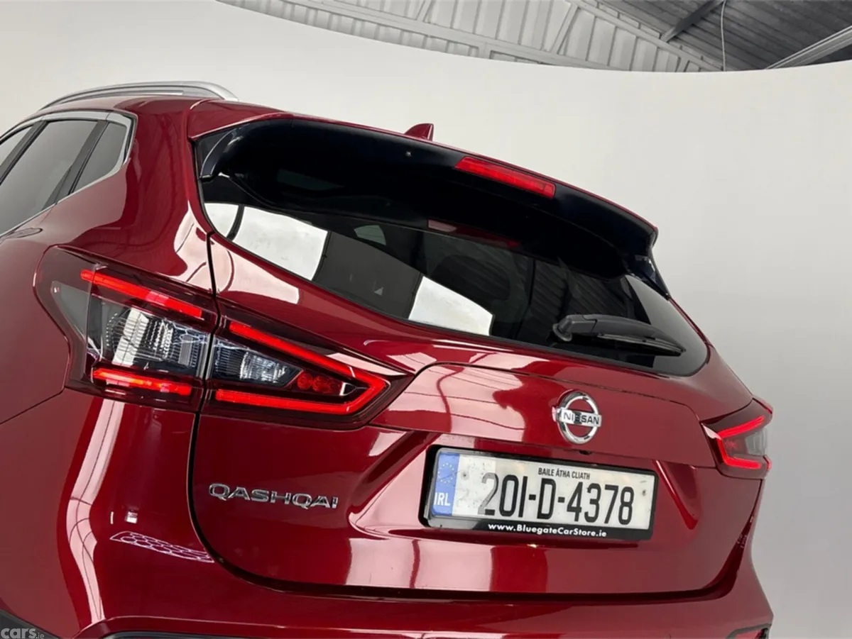 Nissan Qashqai MPV, Petrol, 2020, Red