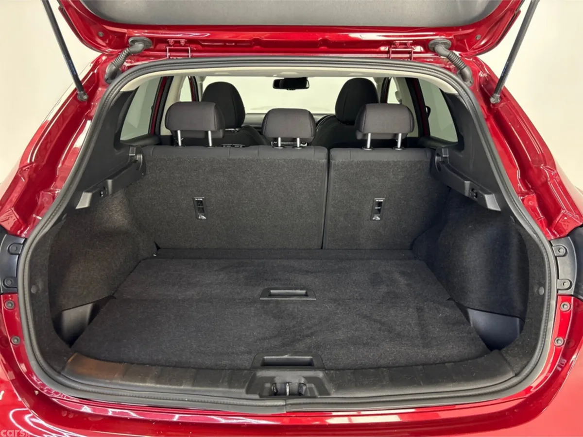 Nissan Qashqai MPV, Petrol, 2020, Red