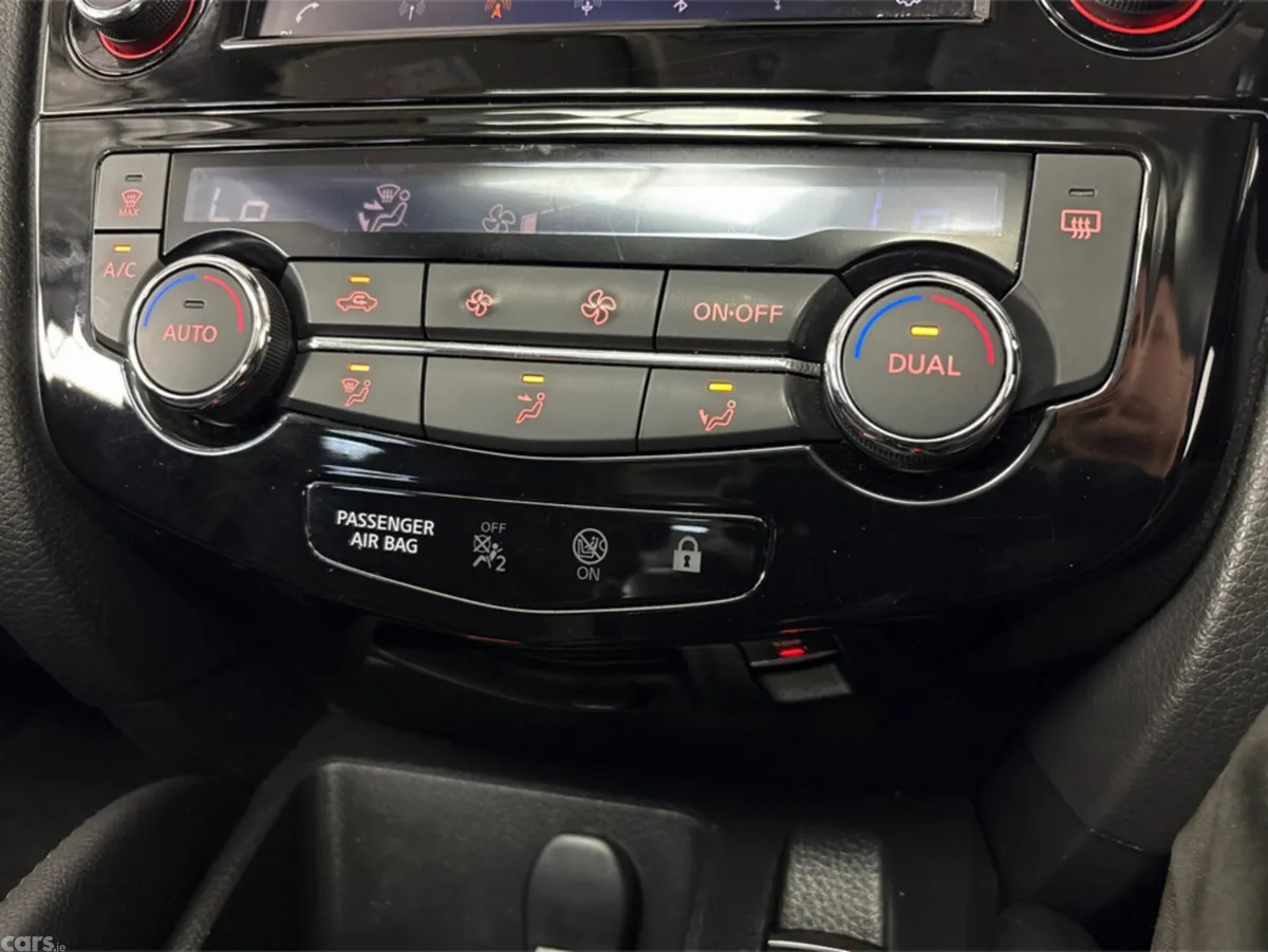 Nissan Qashqai MPV, Petrol, 2020, Red