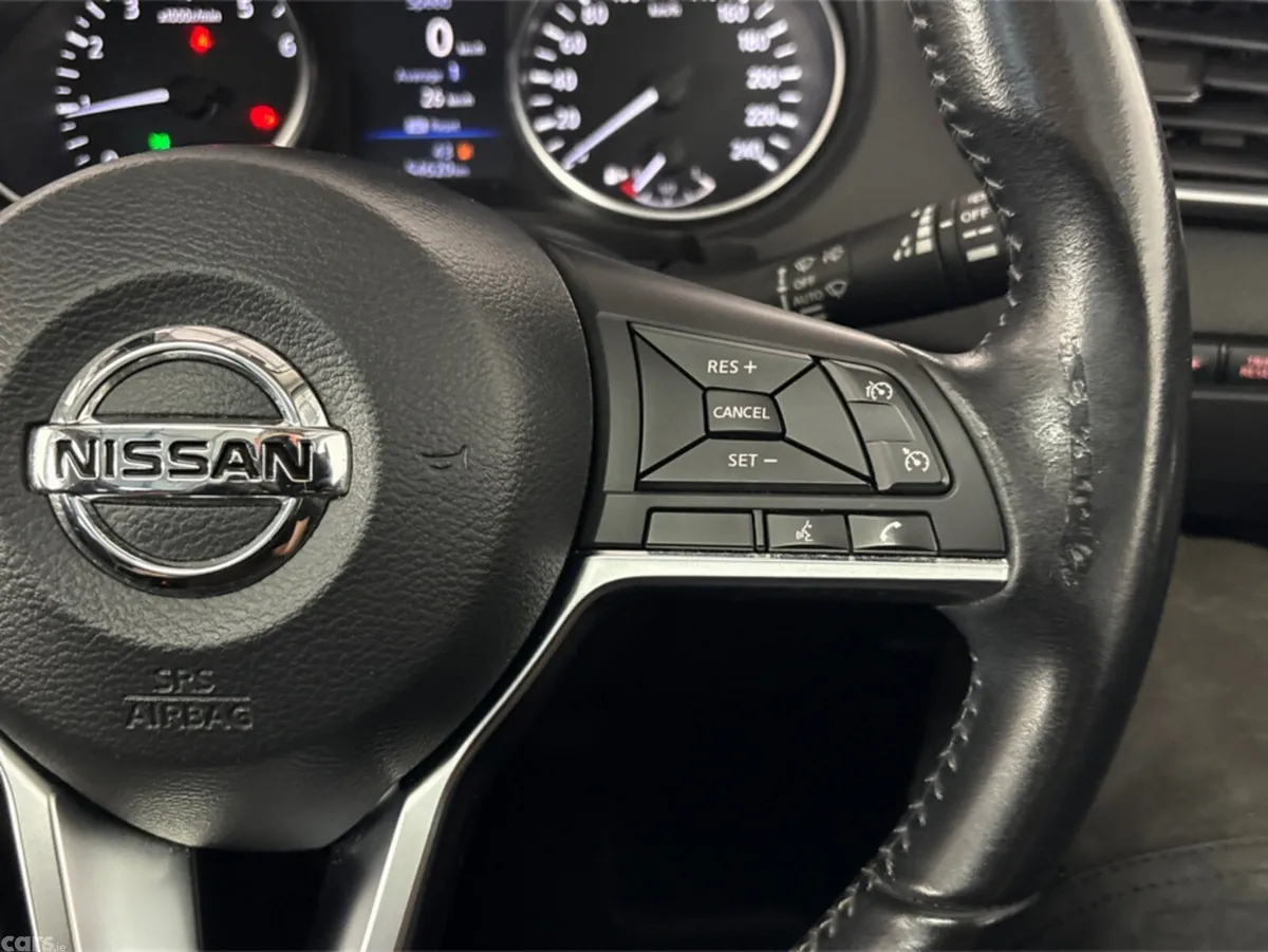 Nissan Qashqai MPV, Petrol, 2020, Red