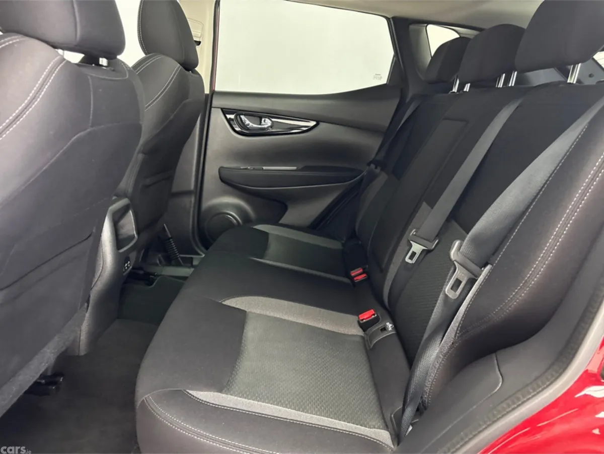 Nissan Qashqai MPV, Petrol, 2020, Red