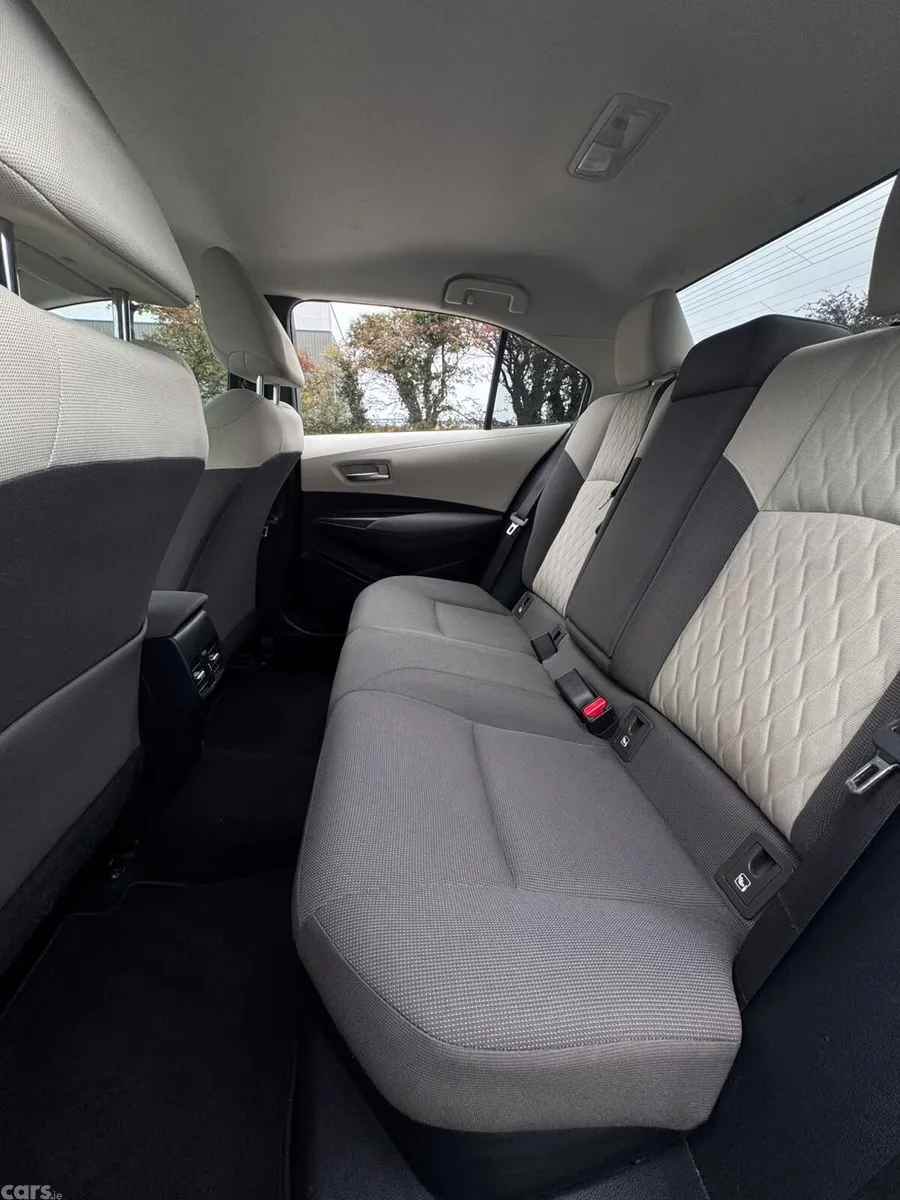 Toyota Corolla Saloon, Petrol Hybrid, 2020, Grey