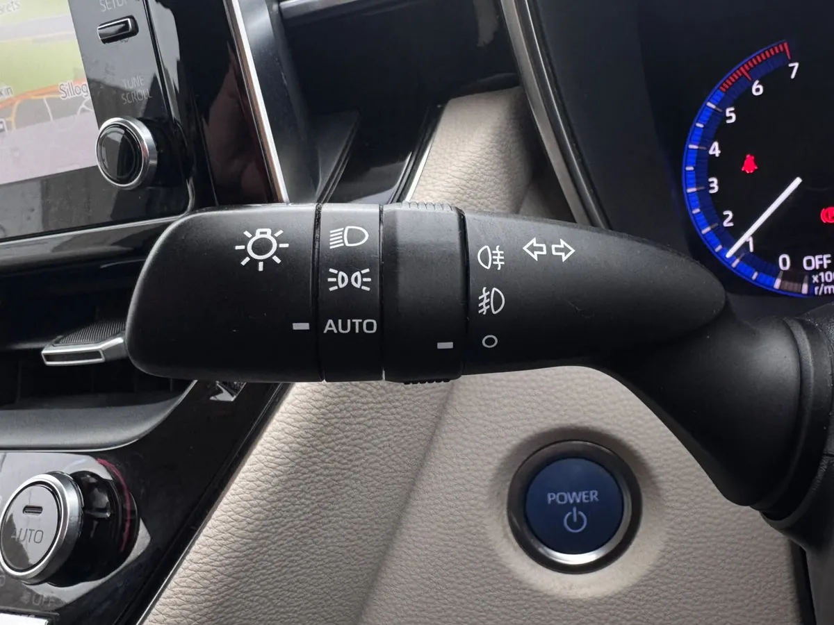 Toyota Corolla Saloon, Petrol Hybrid, 2020, Grey