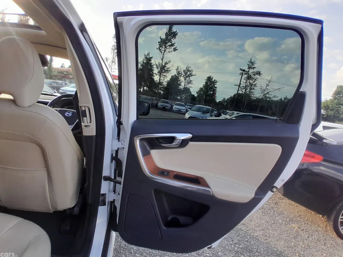 Volvo XC60 SUV, Diesel, 2017, White