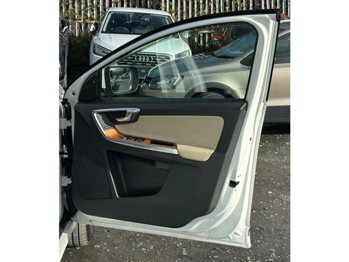 Volvo XC60 SUV, Diesel, 2017, White