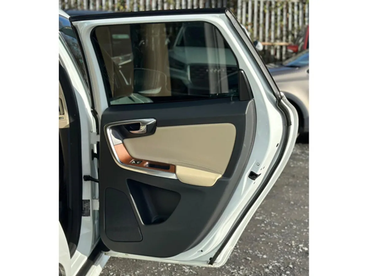 Volvo XC60 SUV, Diesel, 2017, White
