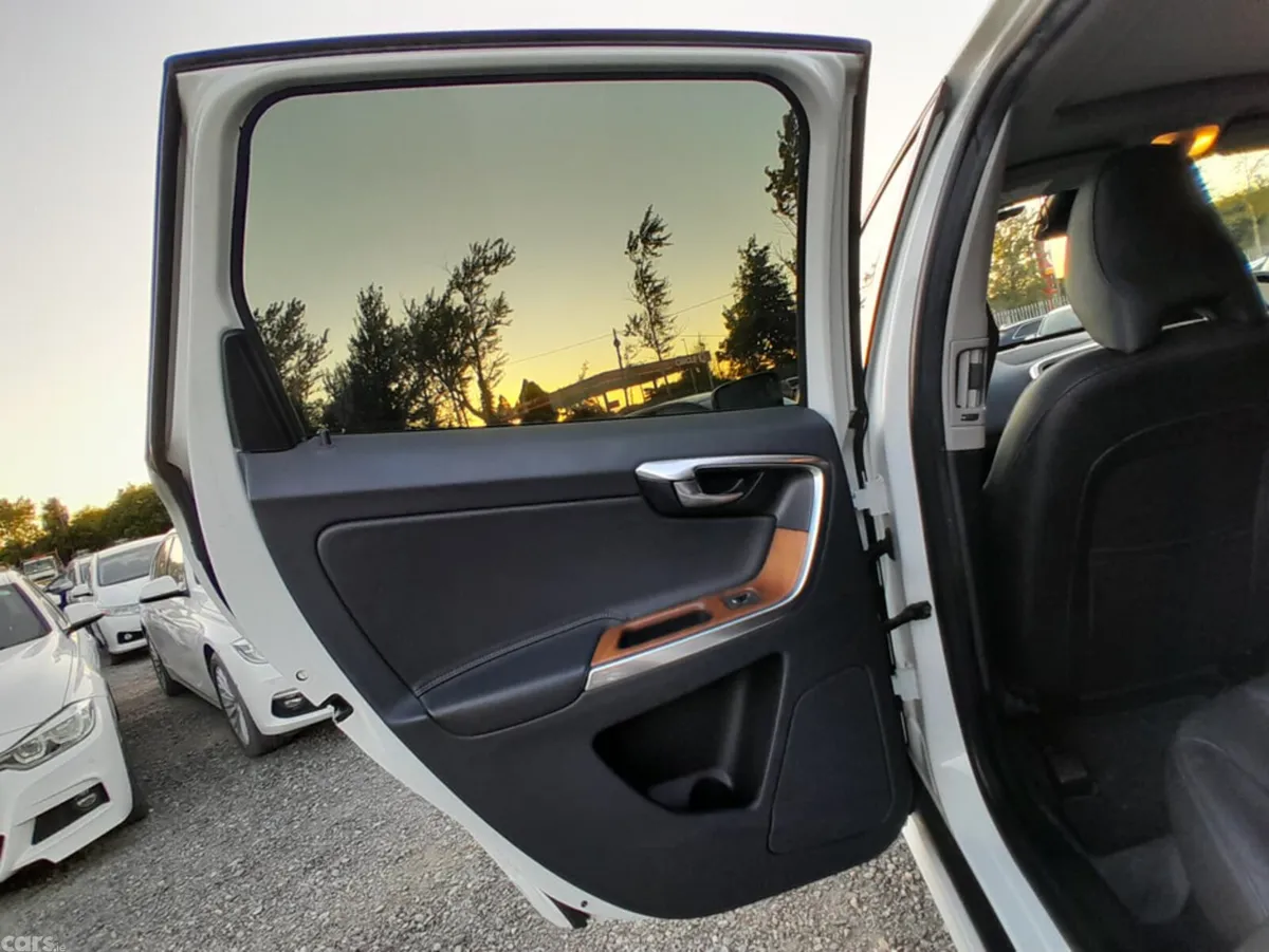 Volvo XC60 SUV, Diesel, 2017, White