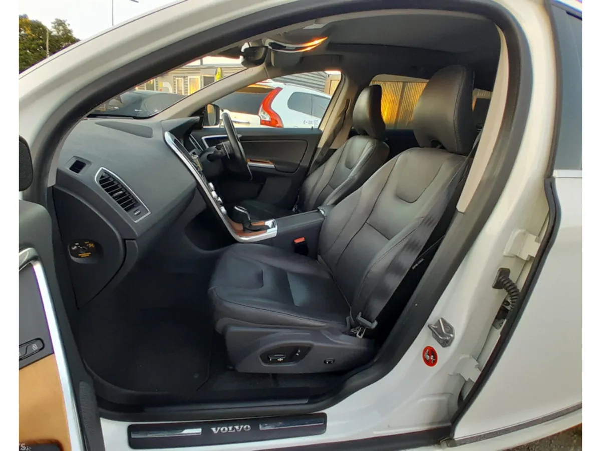 Volvo XC60 SUV, Diesel, 2017, White