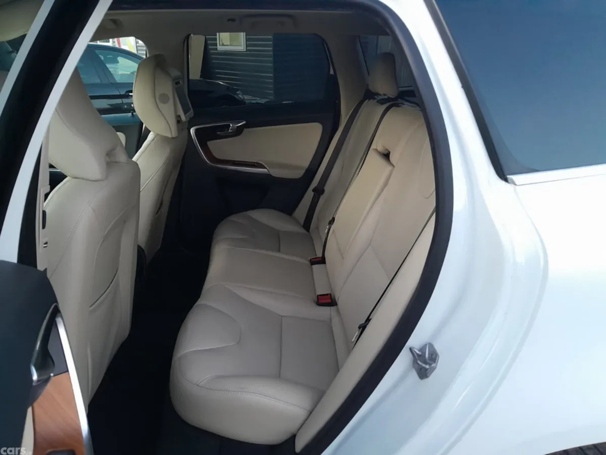 Volvo XC60 SUV, Diesel, 2017, White