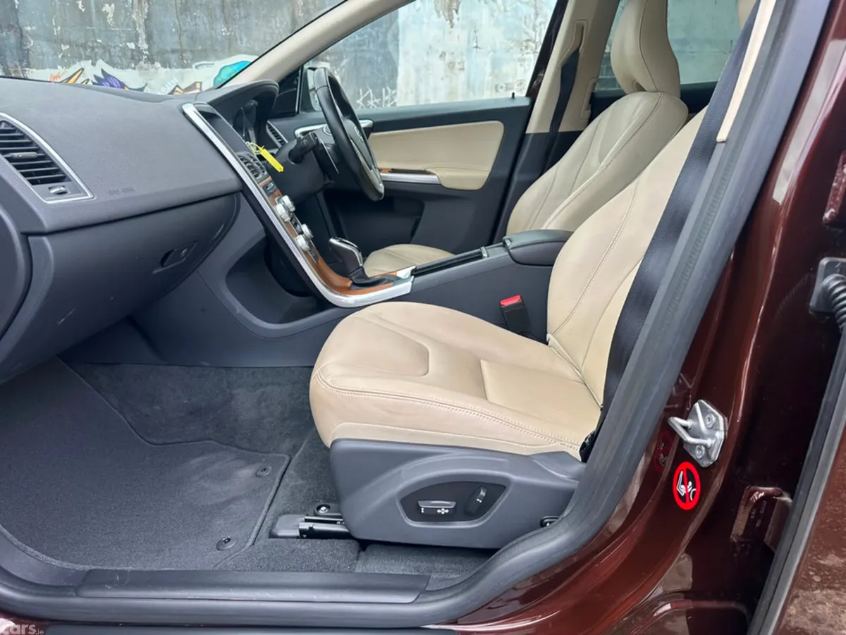 Volvo XC60 SUV, Diesel, 2017, Brown