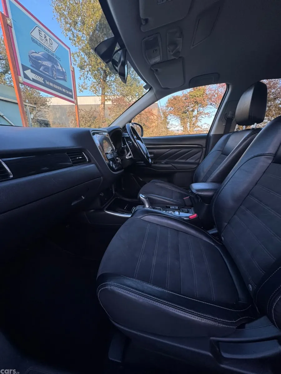 Mitsubishi Outlander SUV, Petrol Plug-in Hybrid, 2018, Black