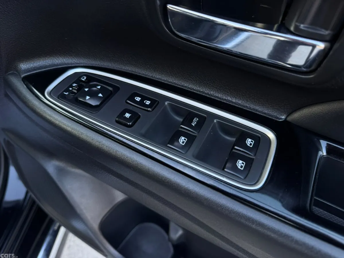 Mitsubishi Outlander SUV, Petrol Plug-in Hybrid, 2018, Black