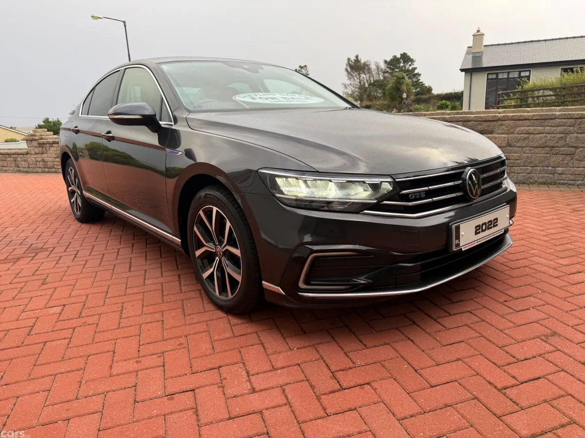 Volkswagen Passat Saloon, Petrol Hybrid, 2022, Grey