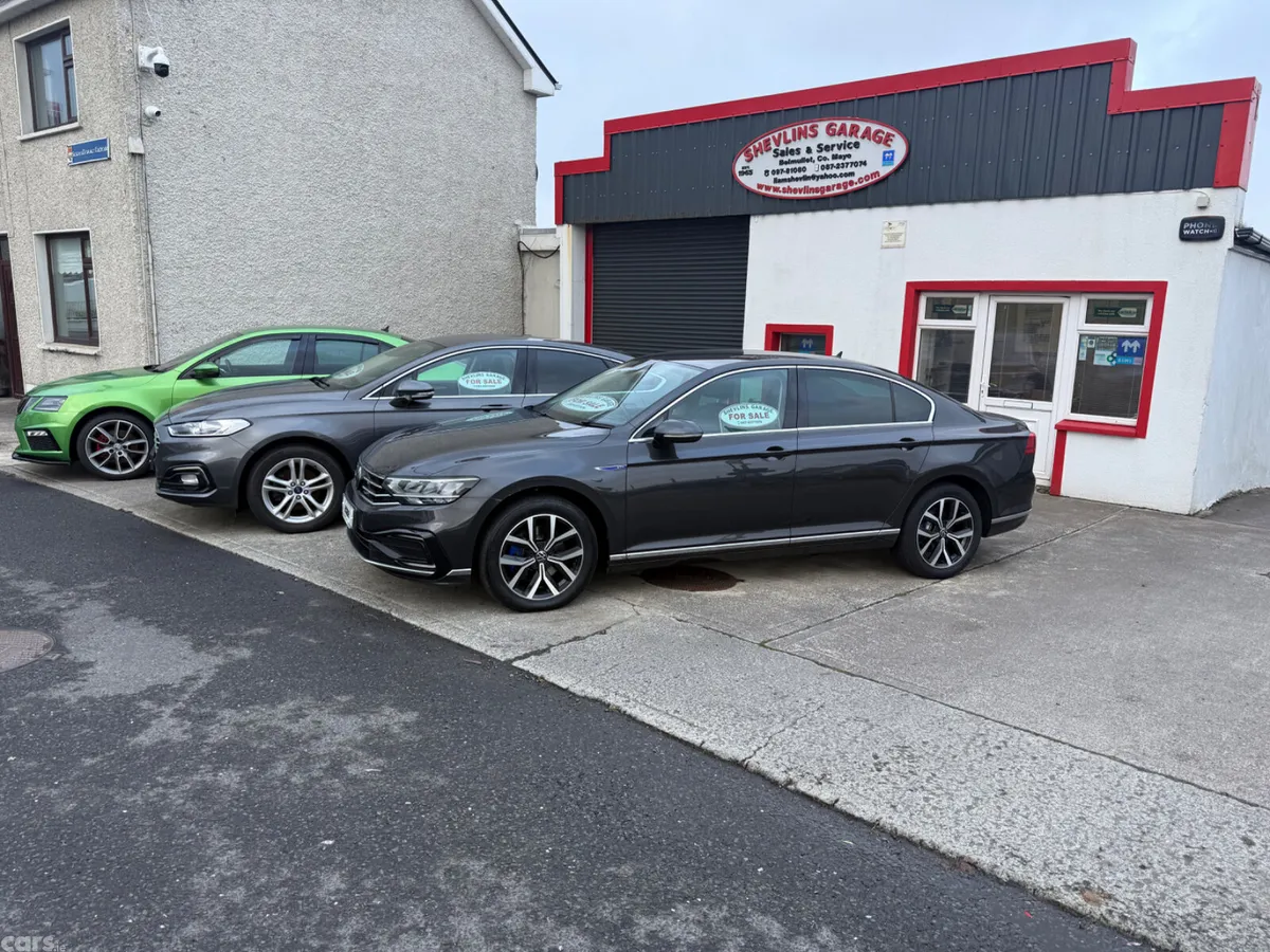 Volkswagen Passat Saloon, Petrol Hybrid, 2022, Grey