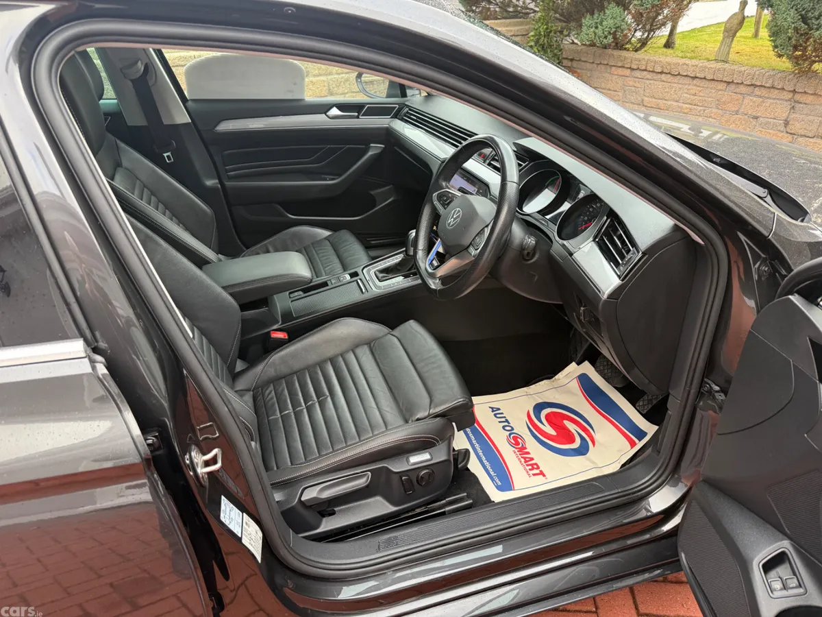 Volkswagen Passat Saloon, Petrol Hybrid, 2022, Grey