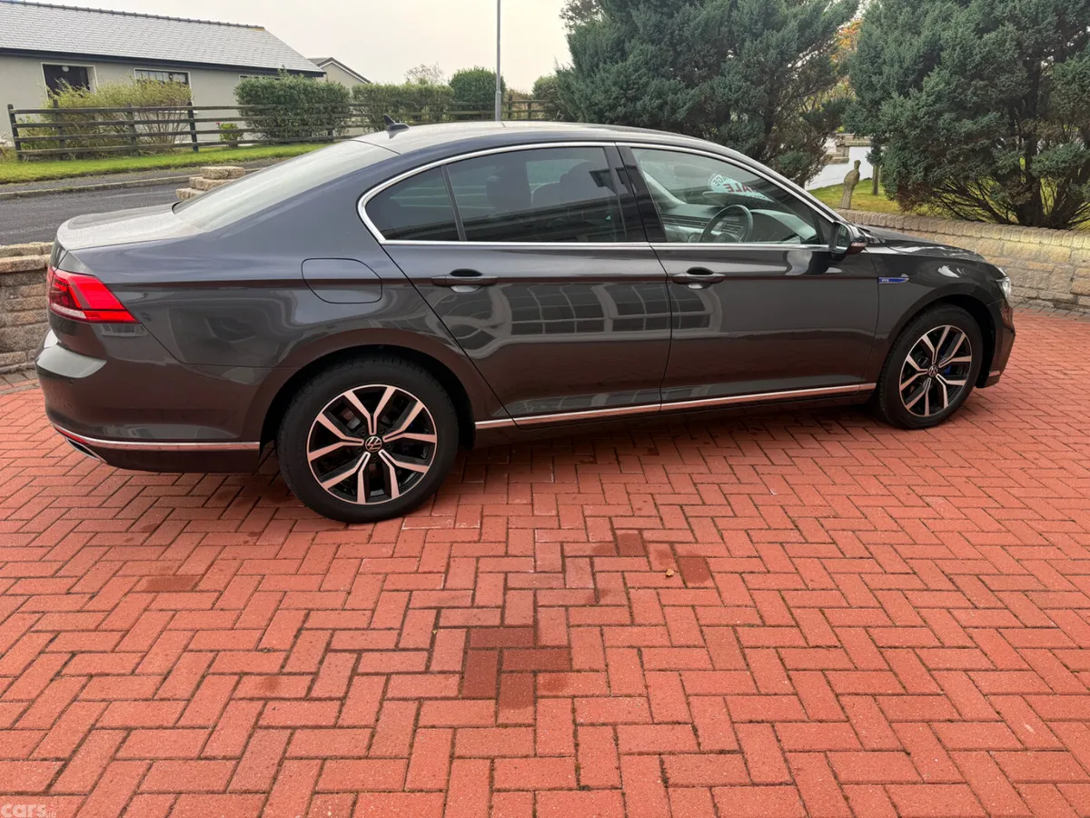 Volkswagen Passat Saloon, Petrol Hybrid, 2022, Grey