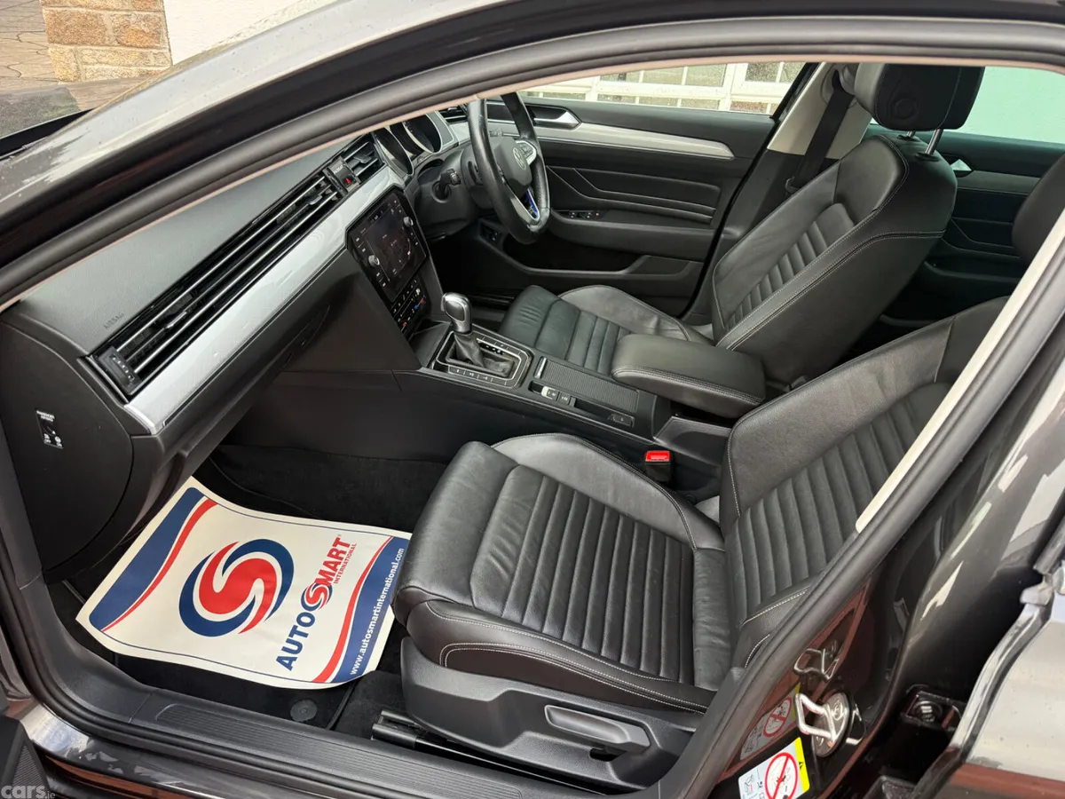 Volkswagen Passat Saloon, Petrol Hybrid, 2022, Grey