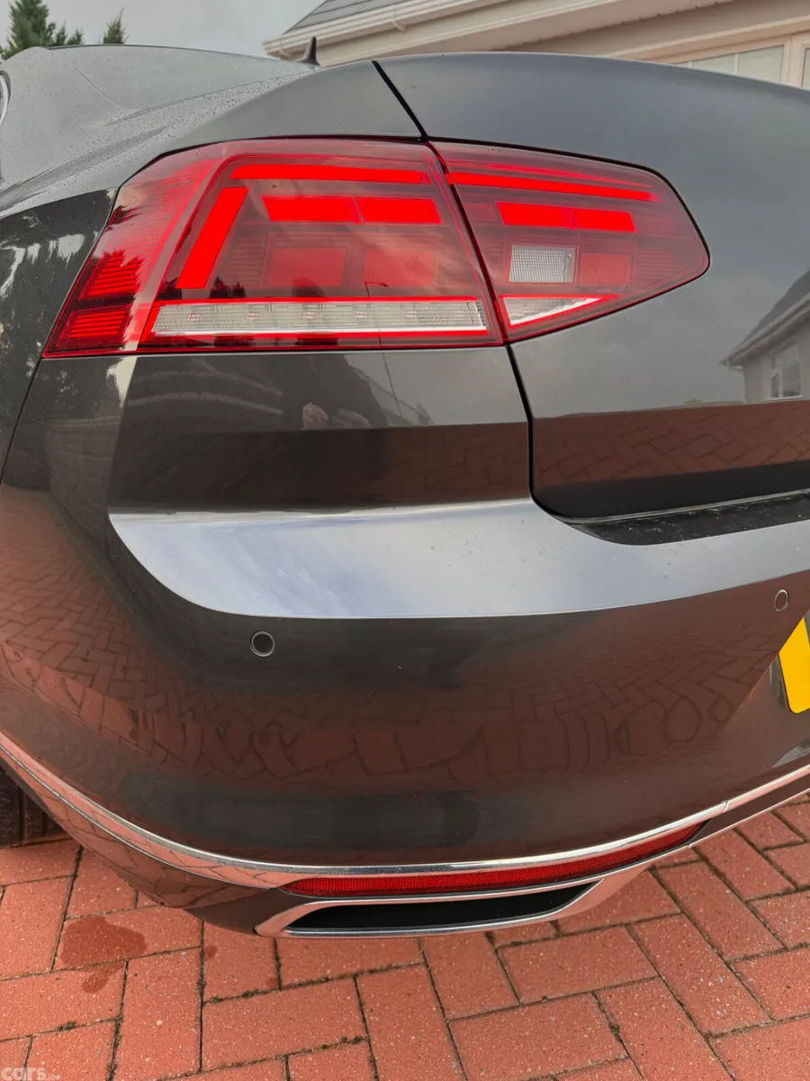 Volkswagen Passat Saloon, Petrol Hybrid, 2022, Grey