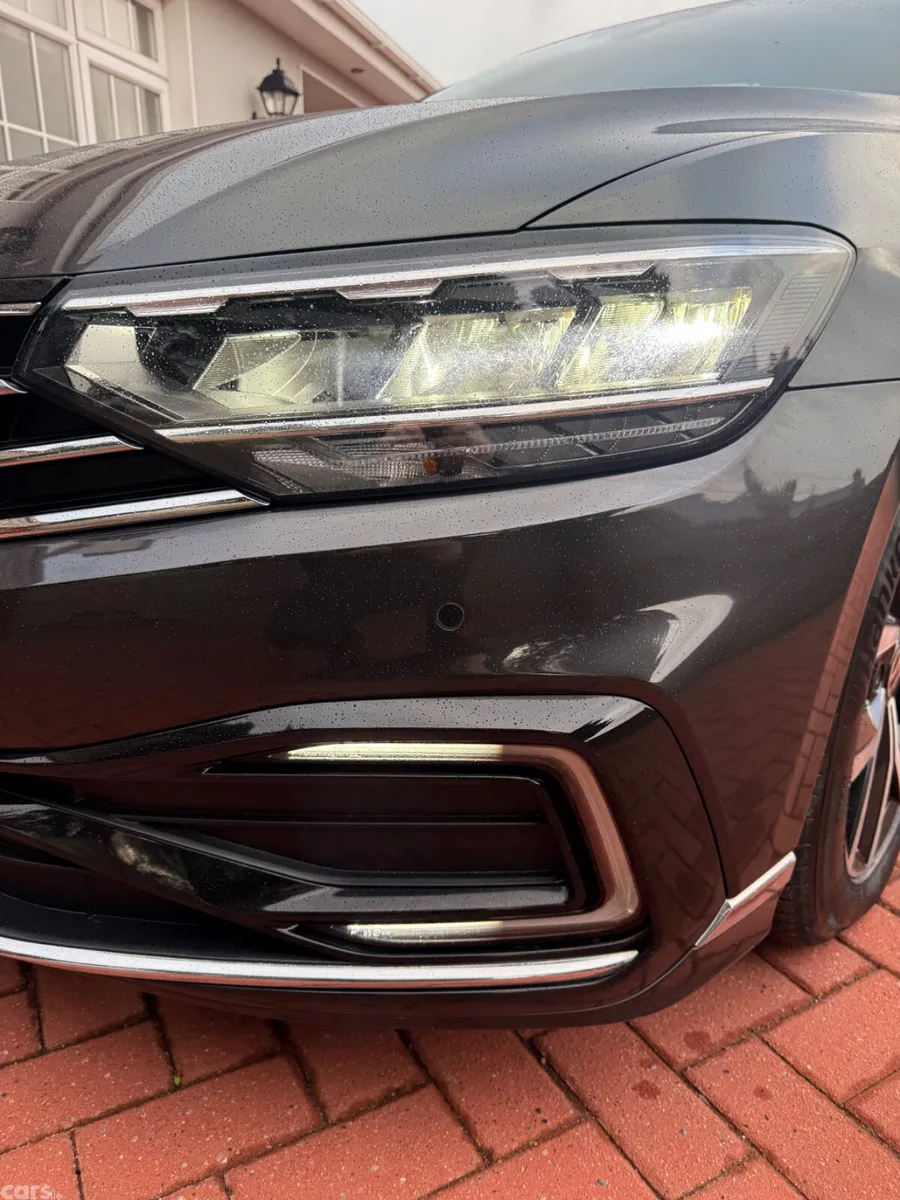 Volkswagen Passat Saloon, Petrol Hybrid, 2022, Grey