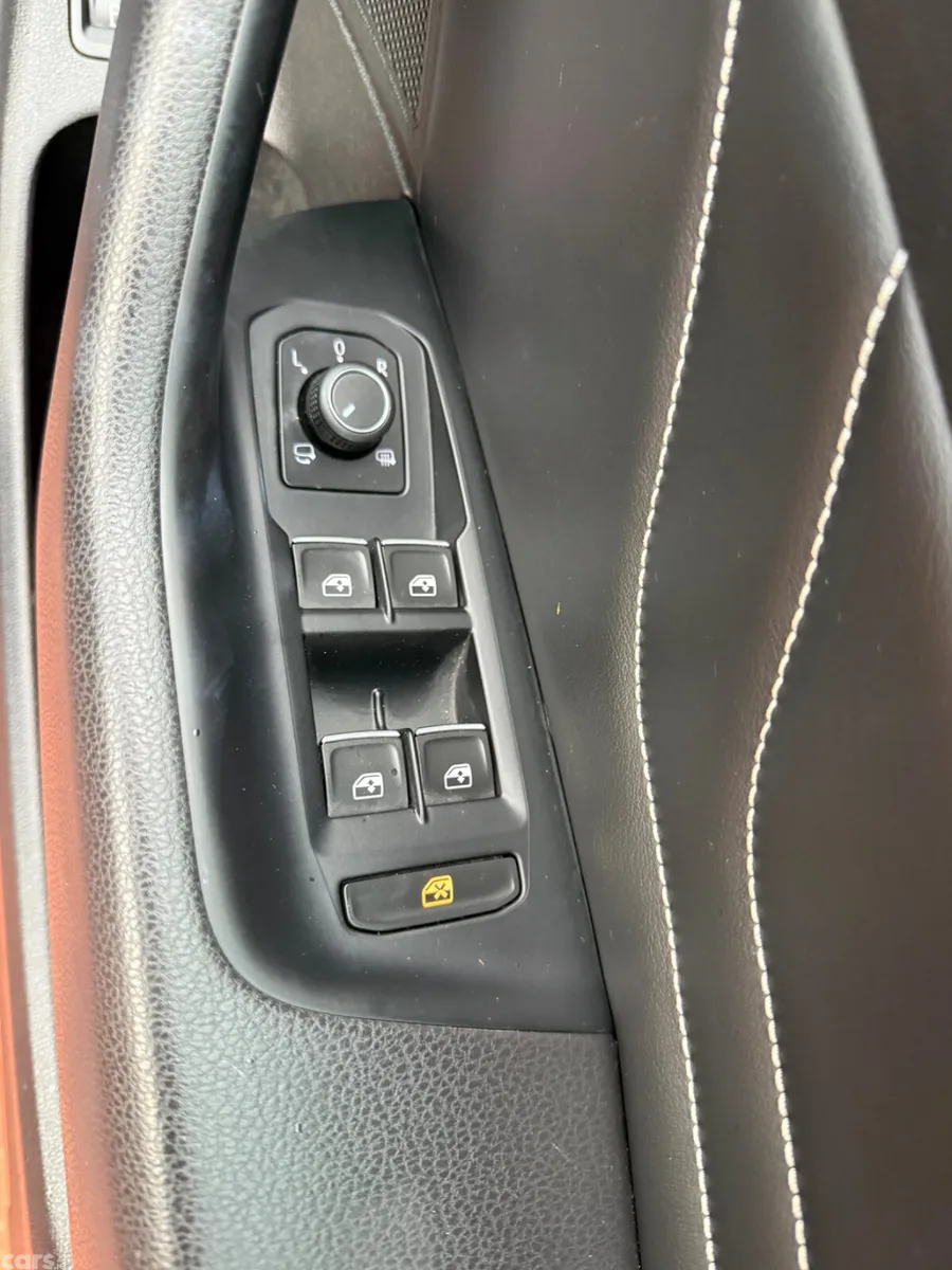 Volkswagen Passat Saloon, Petrol Hybrid, 2022, Grey