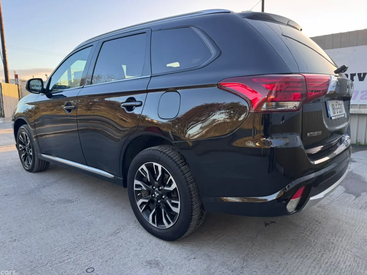 Mitsubishi Outlander SUV, Petrol Plug-in Hybrid, 2018, Black