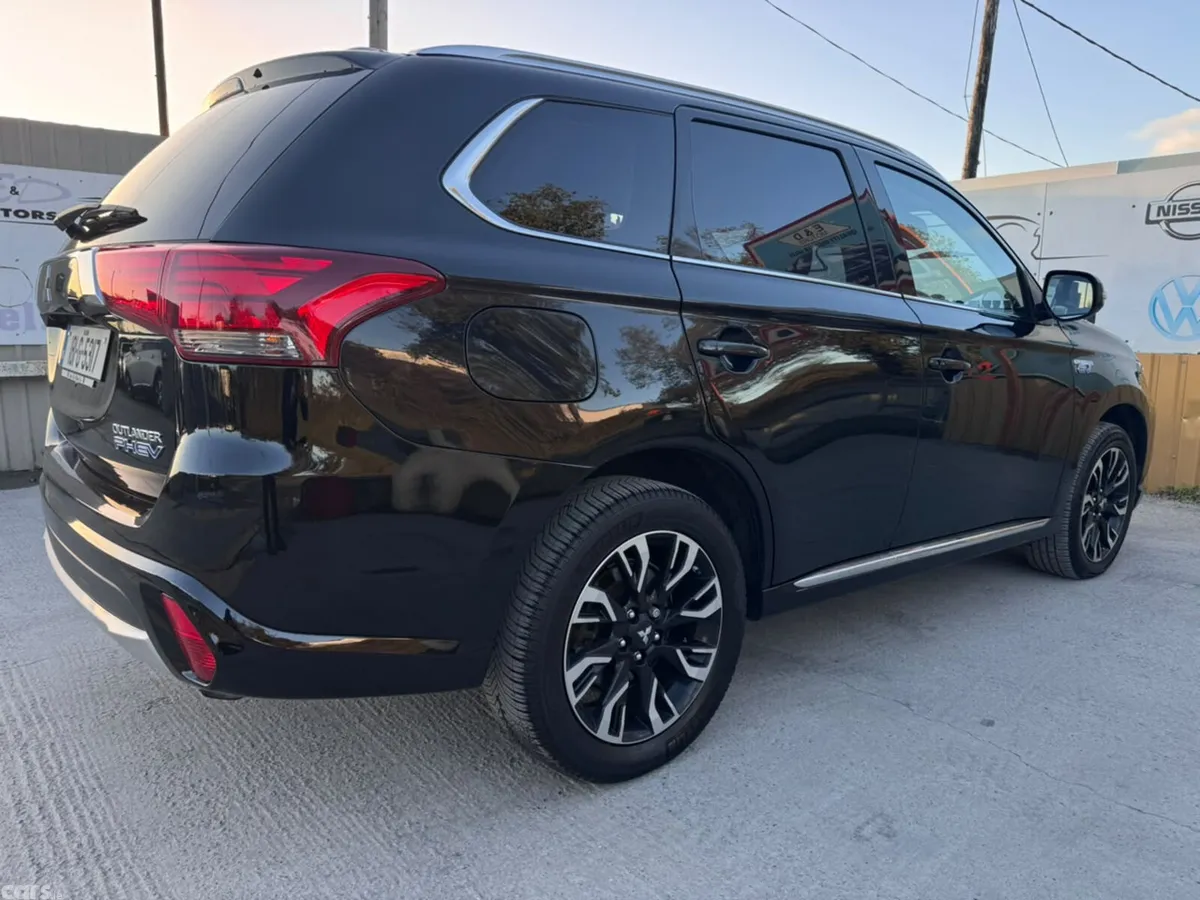 Mitsubishi Outlander SUV, Petrol Plug-in Hybrid, 2018, Black