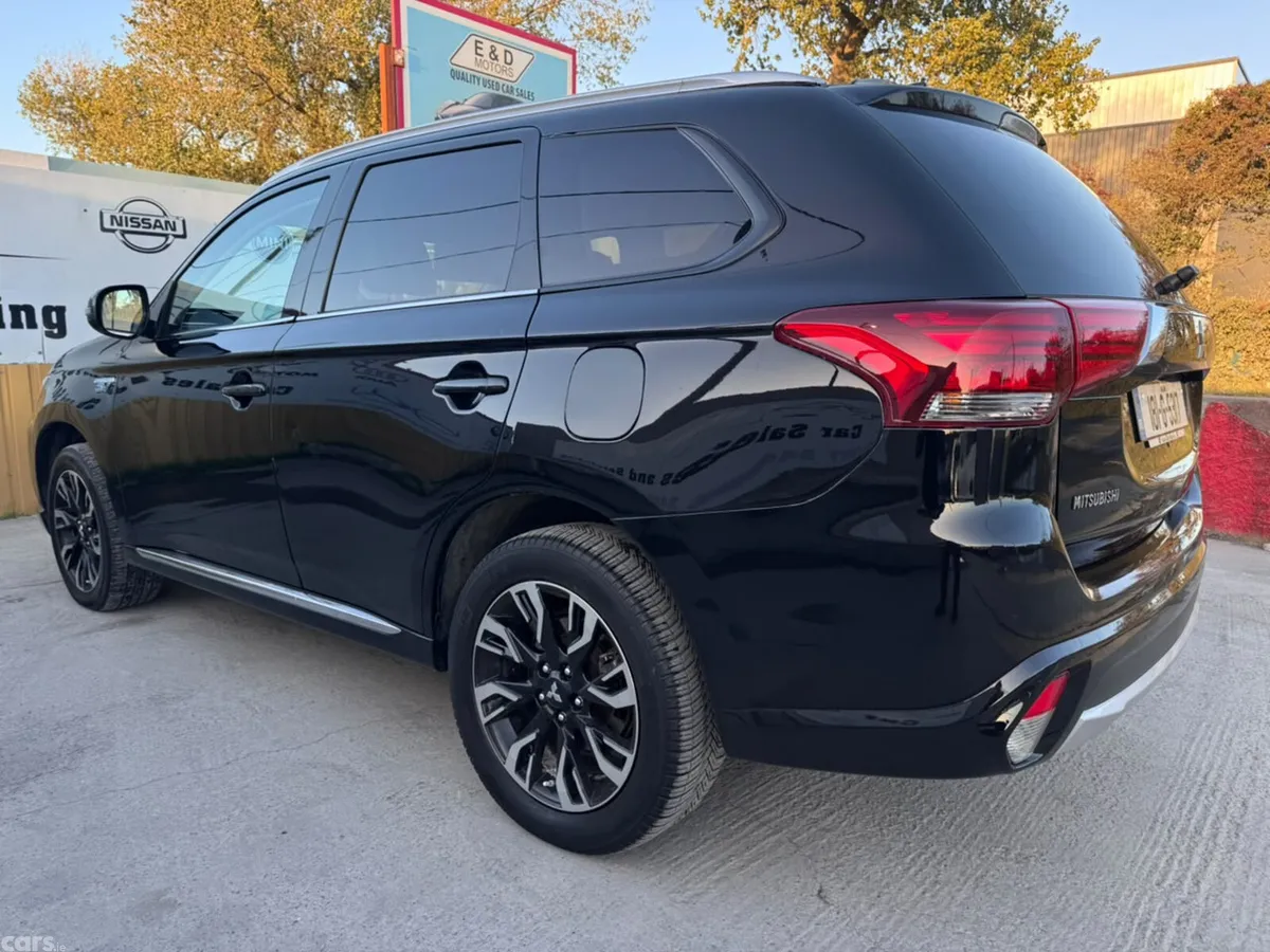 Mitsubishi Outlander SUV, Petrol Plug-in Hybrid, 2018, Black