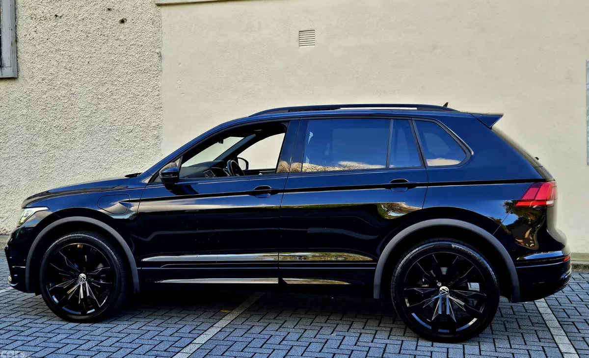 Volkswagen Tiguan SUV, Petrol Hybrid, 2024, Black