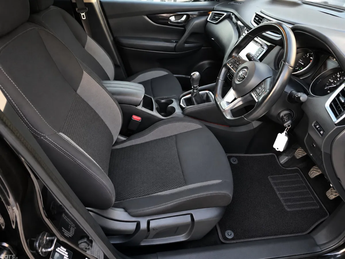 Nissan Qashqai Hatchback, Diesel, 2018, Black