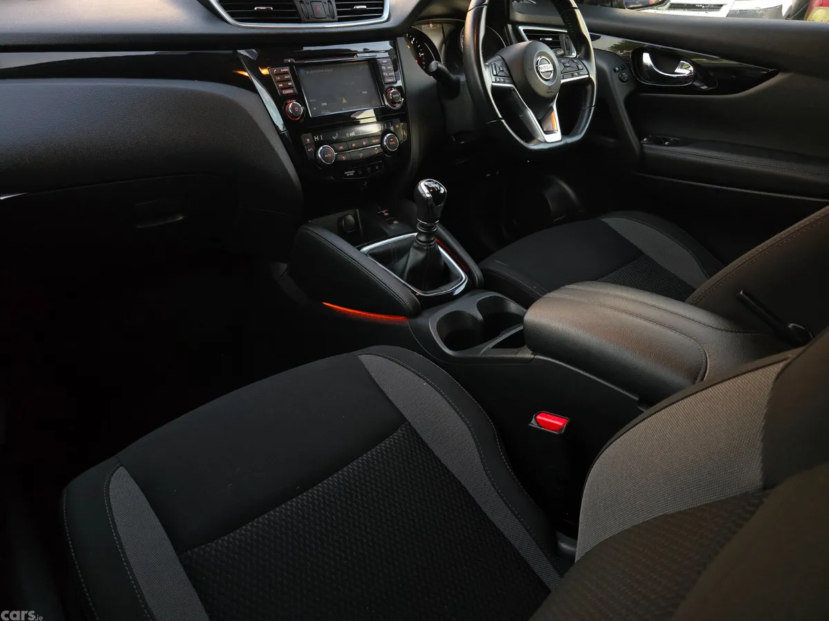 Nissan Qashqai Hatchback, Diesel, 2018, Black