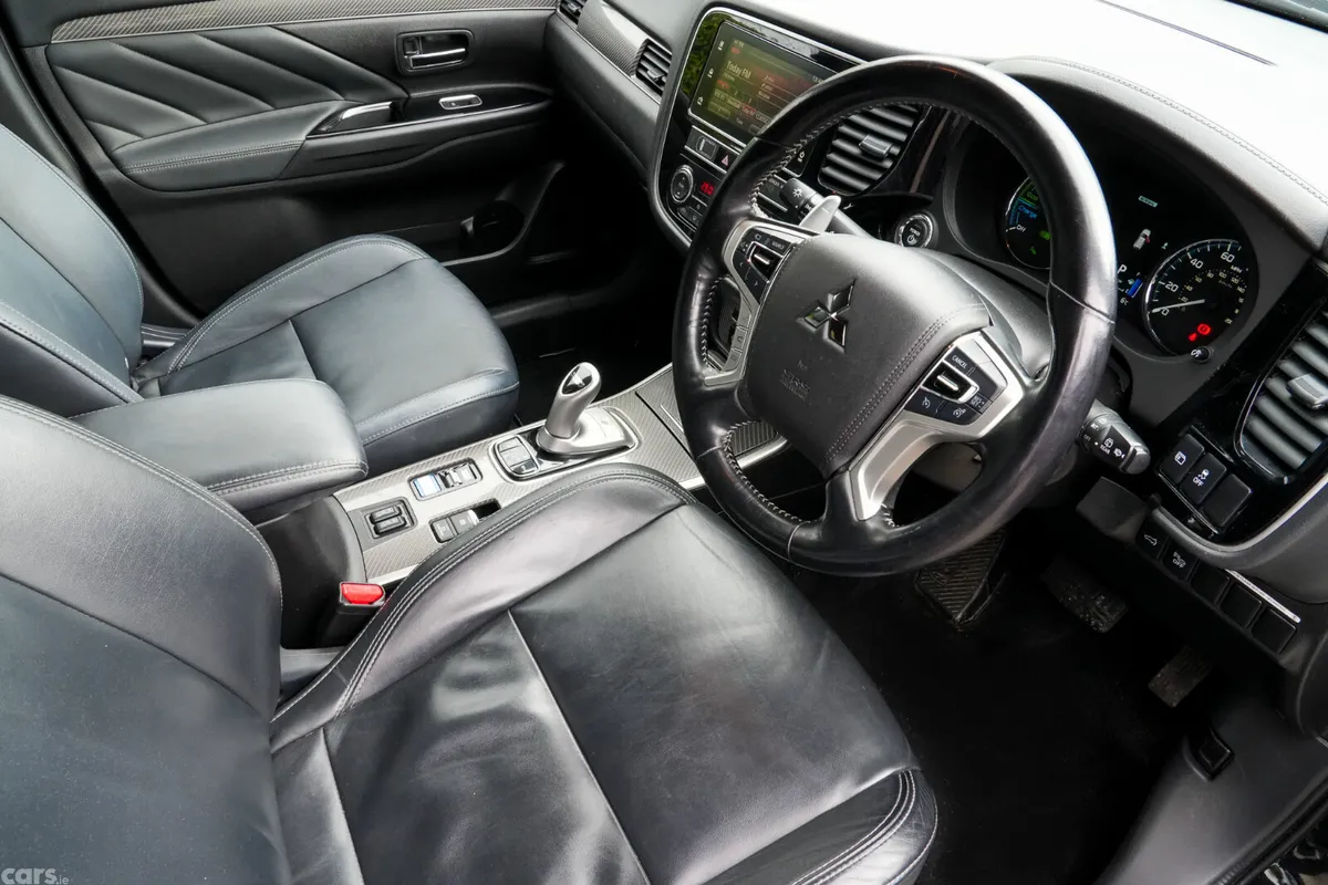 Mitsubishi Outlander SUV, Petrol Plug-in Hybrid, 2019, Black