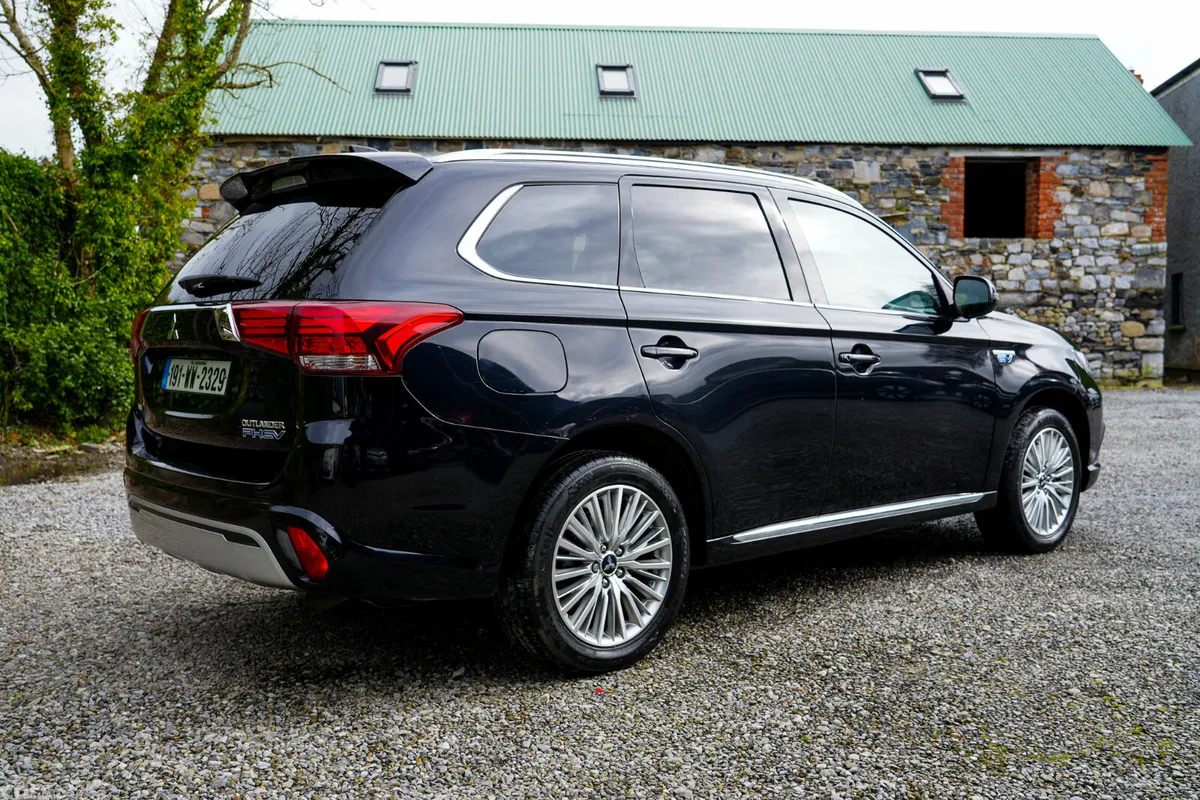 Mitsubishi Outlander SUV, Petrol Plug-in Hybrid, 2019, Black