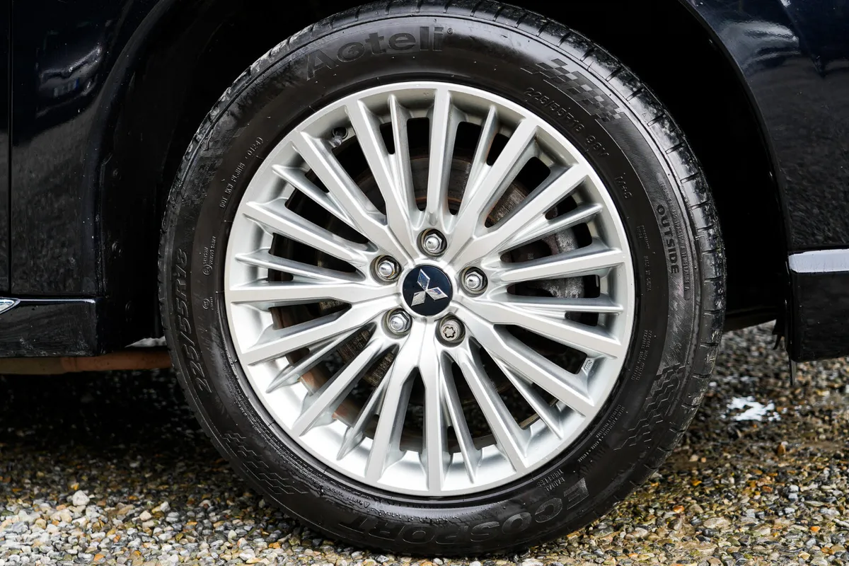 Mitsubishi Outlander SUV, Petrol Plug-in Hybrid, 2019, Black