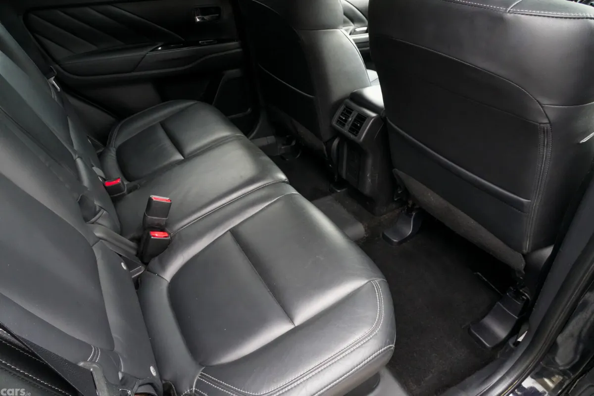 Mitsubishi Outlander SUV, Petrol Plug-in Hybrid, 2019, Black