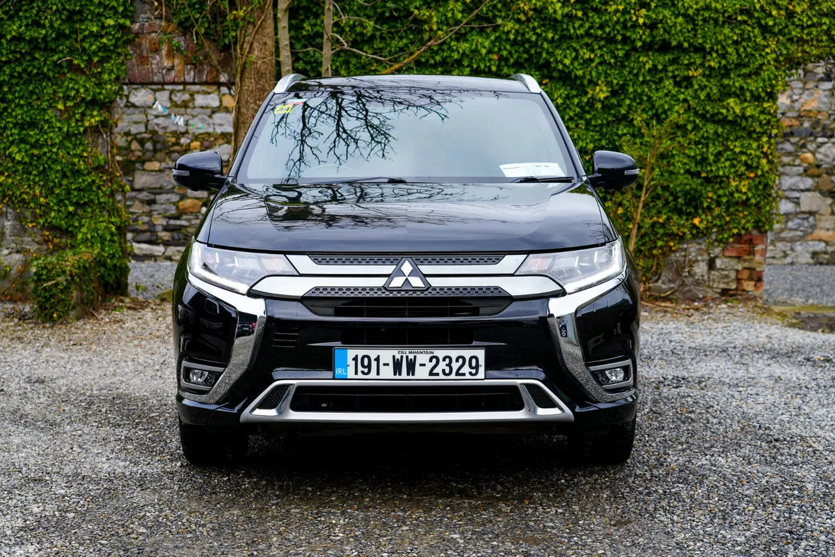 Mitsubishi Outlander SUV, Petrol Plug-in Hybrid, 2019, Black