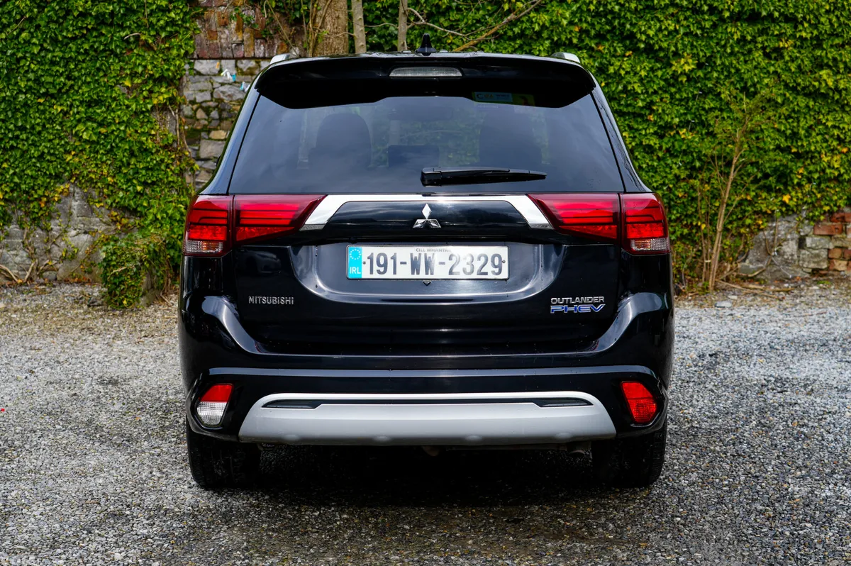 Mitsubishi Outlander SUV, Petrol Plug-in Hybrid, 2019, Black