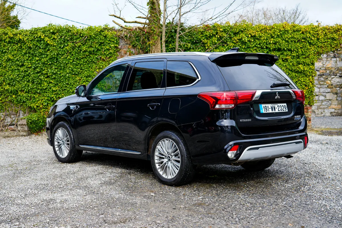 Mitsubishi Outlander SUV, Petrol Plug-in Hybrid, 2019, Black