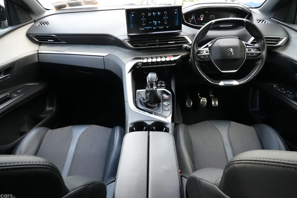 Peugeot 5008 MPV, Diesel, 2022, White