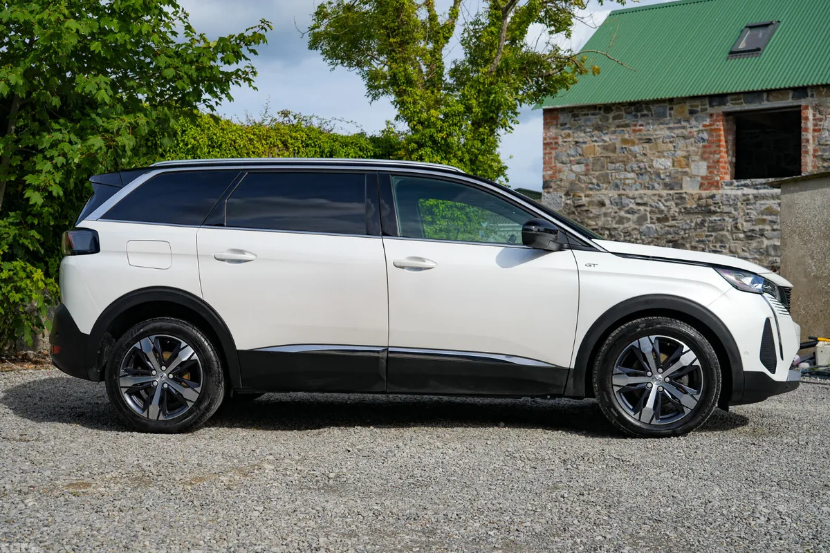 Peugeot 5008 MPV, Diesel, 2022, White