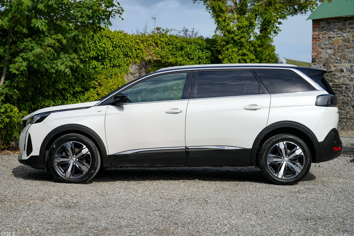 Peugeot 5008 MPV, Diesel, 2022, White