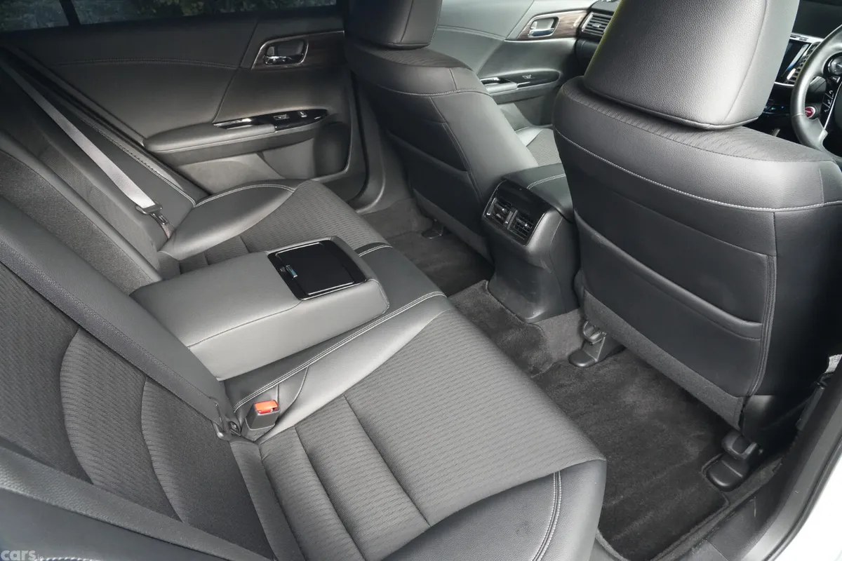 Honda Accord Saloon, Petrol Hybrid, 2019, White