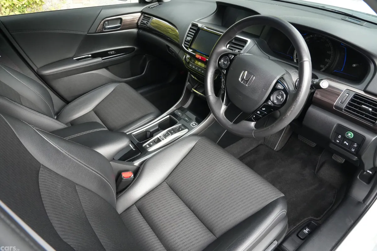Honda Accord Saloon, Petrol Hybrid, 2019, White