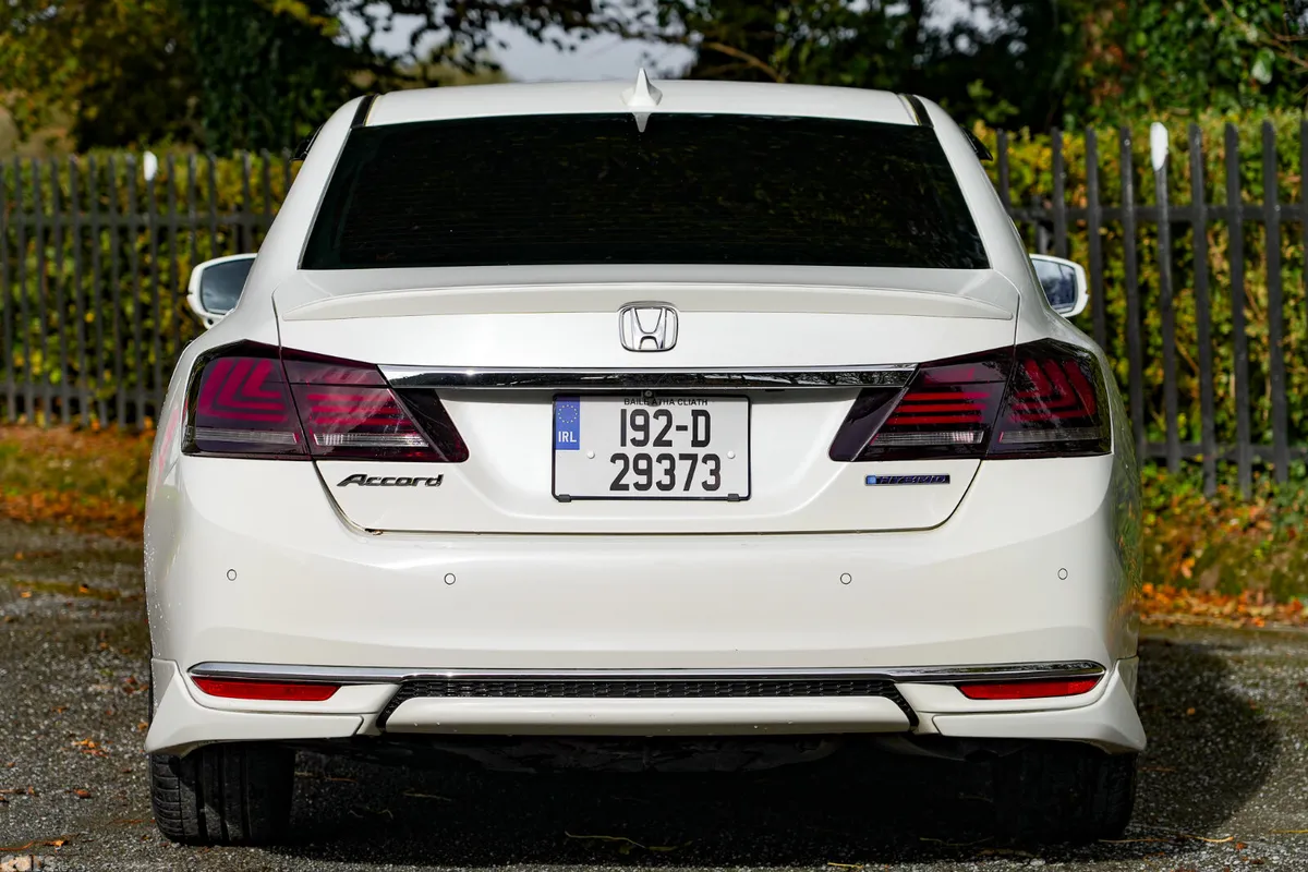Honda Accord Saloon, Petrol Hybrid, 2019, White