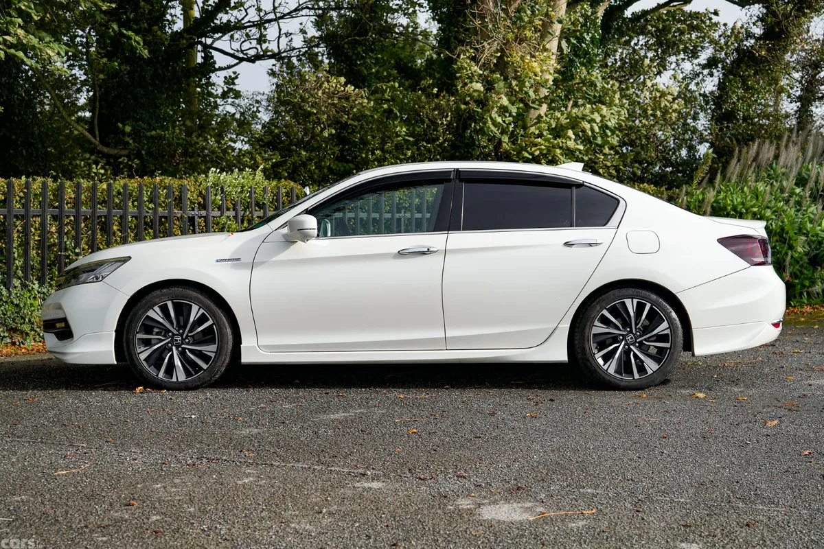 Honda Accord Saloon, Petrol Hybrid, 2019, White