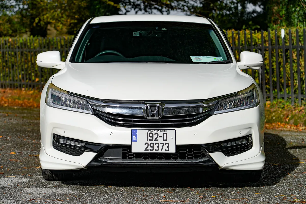 Honda Accord Saloon, Petrol Hybrid, 2019, White