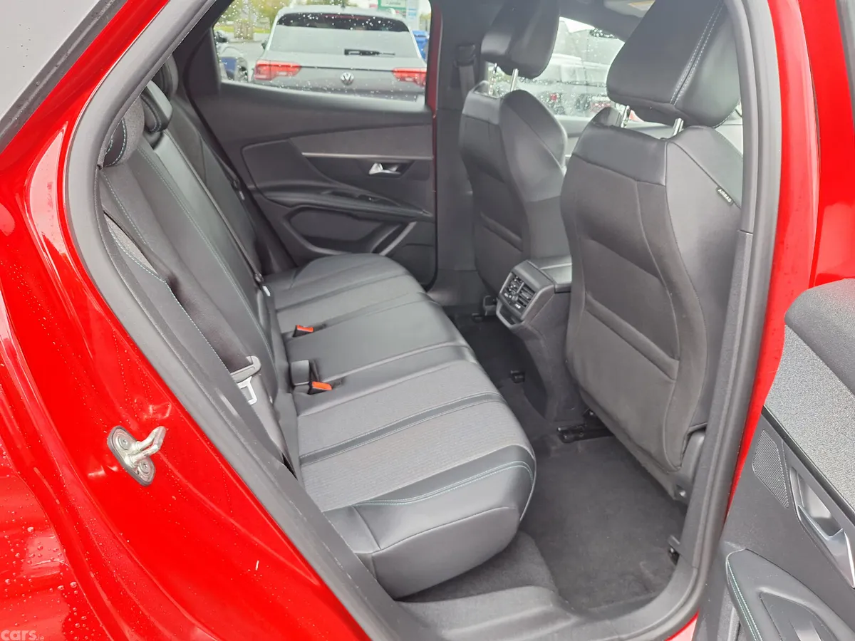 Peugeot 3008 MPV, Diesel, 2023, Red